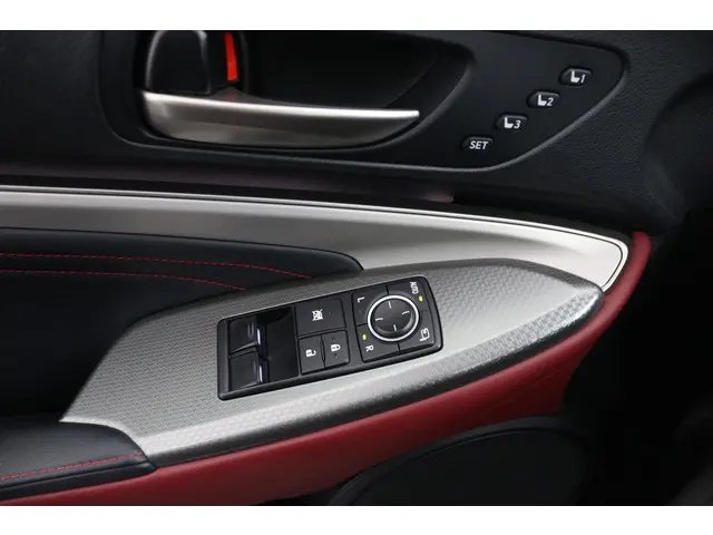 Lexus RC 300h F Sport Line 2016 Hybride Benzine 26