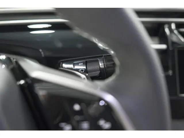 Peugeot 3008 Hybrid 145 e-DCS6 GT 2025 Hybride Benzine 40