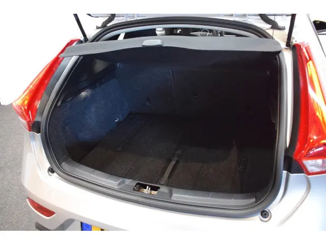 Volvo V40 2.0 T3 153pk Nordic+ 2017 Benzine 16