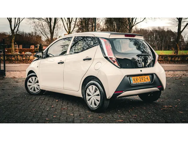 Toyota Aygo 1.0 VVT-i x-now 2016 Benzine 7