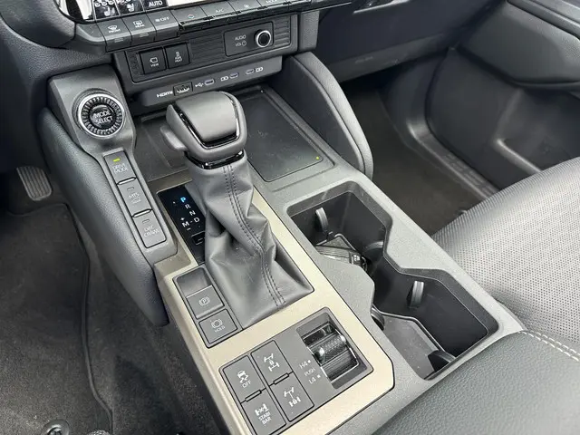 Toyota Land Cruiser 2.8 D-4D President 2025 Diesel 32