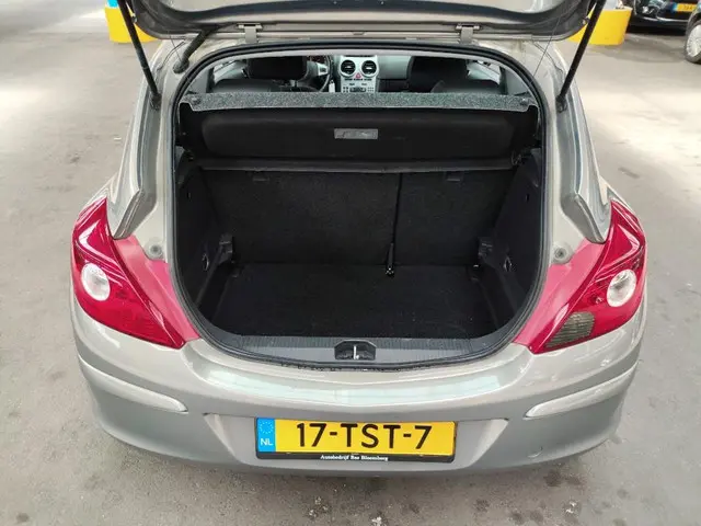 Opel Corsa 1.2-16V Anniversary Edition 2012 Benzine 13
