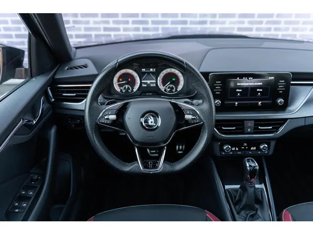Škoda Kamiq 1.0 TSI 110pk DSG Sport Business 2024 Benzine 2