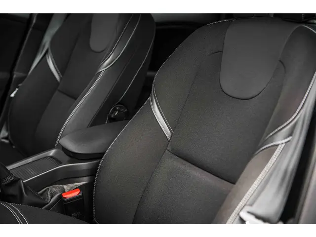 Volvo V40 1.6 T2 Momentum 2014 Benzine 26