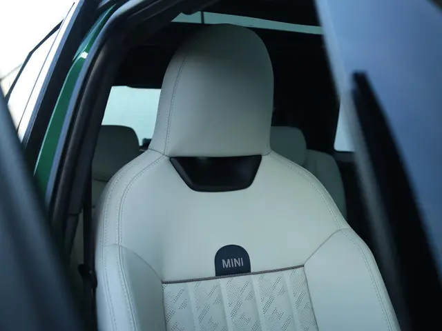 MINI 5-Deurs Mini 1.5 Cooper C Favoured L 2025 Benzine 22