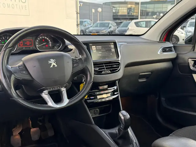 Peugeot 208 1.2 PureTech Allure 2015 Benzine 6