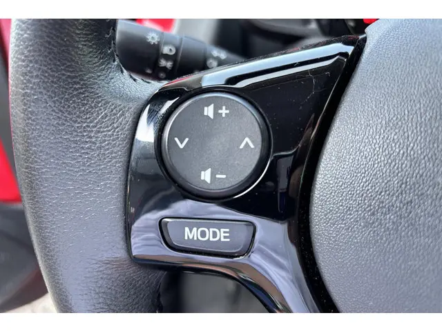 Toyota Aygo 1.0 VVT-i x-play 2020 Benzine 12