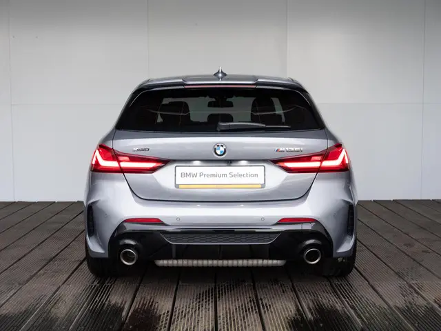 BMW 1 Serie 5-deurs M135i xDrive 2024 Benzine 5