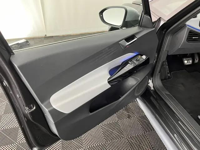 Volkswagen ID.3 First Plus 58 kWh [ 3-Fase ] 2020 Elektrisch 24