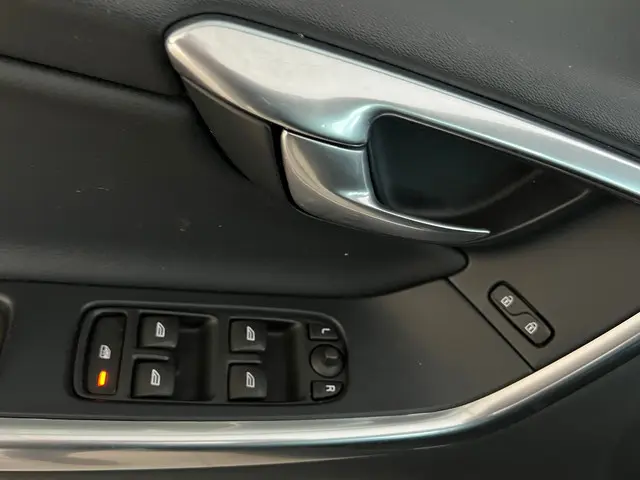 Volvo XC60 2.0 T5 FWD Kinetic TREKHAAK 2015 Benzine 18