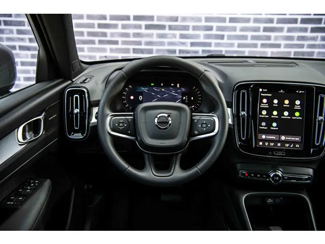 Volvo XC40 2.0 B3 Business Edition 2025 Benzine 4