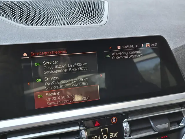 BMW 3 Serie 320i Executive Edition 2019 Benzine 15