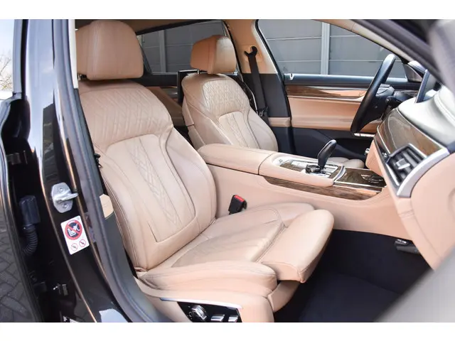 BMW 7 Serie 740Li High Executive 2015 Benzine 10