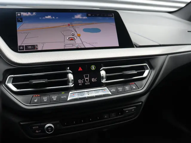 BMW 1 Serie 5-deurs M135i xDrive 2019 Benzine 16