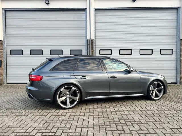 Audi RS4 A4 Avant 4.2 FSI quattro 2013 Benzine 6