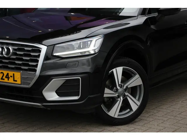 Audi Q2 3