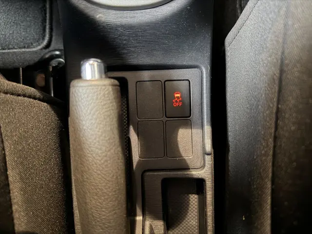 Toyota Yaris 1.0 VVT-i Aspiration 2013 Benzine 31