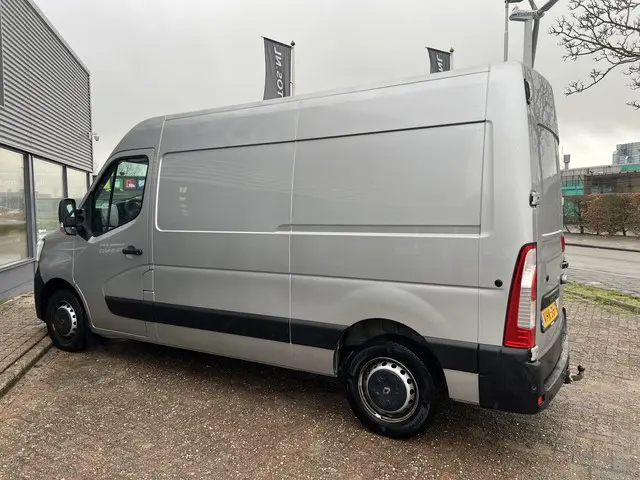 Renault Master T35 2.3 dCi 135 L2H2 2020 Diesel 25