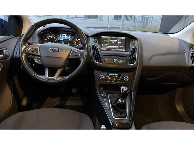 Ford Focus Wagon 1.0 Titanium Edition 2015 Benzine 8