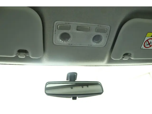 Toyota Yaris 1.5 Hybrid Aspiration 2015 Hybride Benzine 32