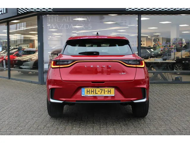 Lexus LBX Elegant 2WD 2025 Hybride Benzine 7