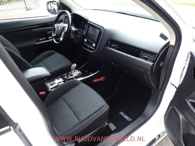 Mitsubishi Outlander 2.4 PHEV Pure 2020 Hybride Benzine 21