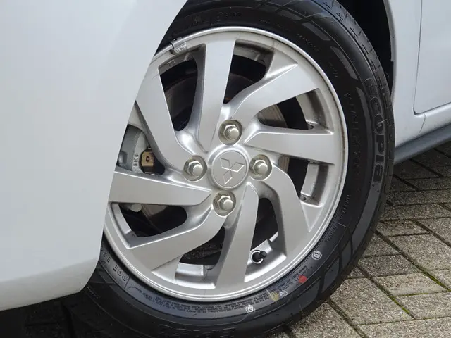 Mitsubishi Space Star 1.2 Dynamic AUTOMAAT 2023 Benzine 2