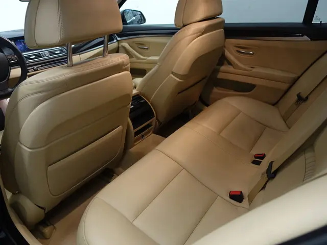BMW 5 Serie 528i High Executive Iuxury Aut- 2014 Benzine 36