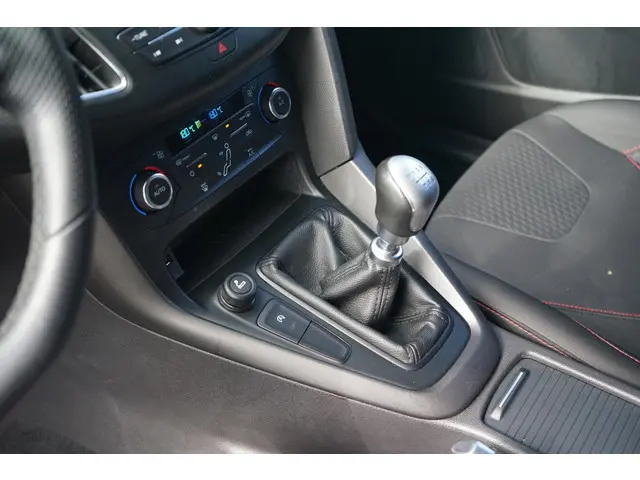 Ford Focus 1.0 ST-Line 2018 Benzine 18