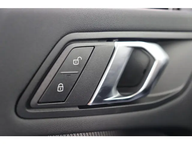 BMW 1 Serie 120 M Sport Design Edition 2025 Benzine 28