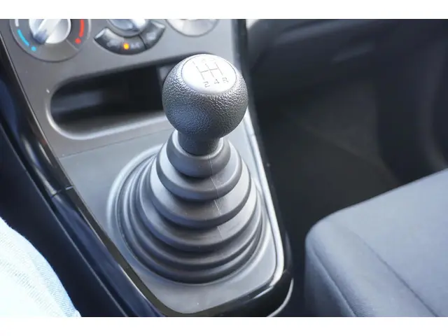 Suzuki Splash 1.0 VVT Comfort 2013 Benzine 18