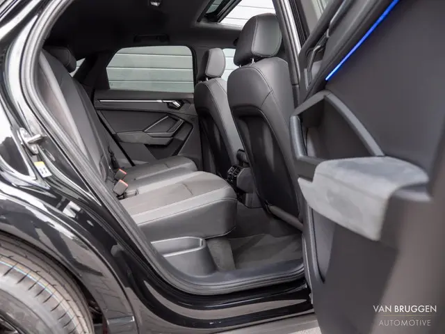 Audi Q3 Sportback 45 TFSI e S-Line 2022 Hybride Benzine 24