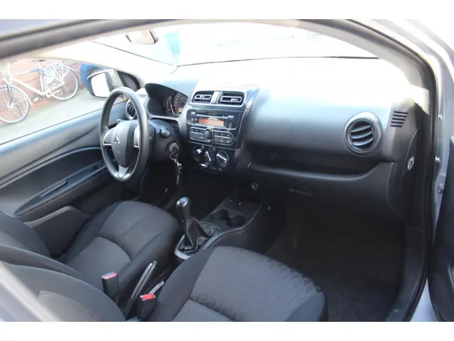 Mitsubishi Space Star 1.0 Cool+ 2020 Benzine 10