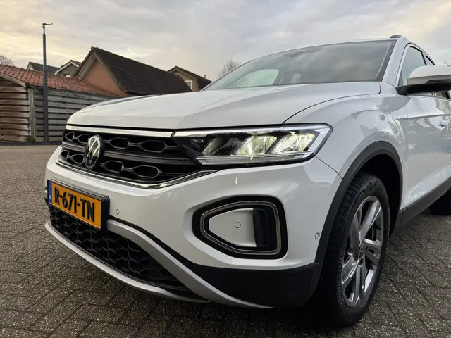 Volkswagen T-Roc 1.0 TSI 110pk 75 Edition 2022 Benzine 6