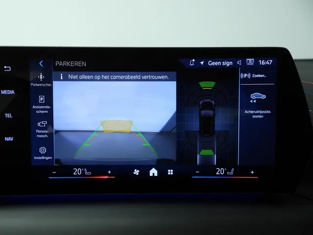 BMW 1 Serie 120 2025 Benzine 33