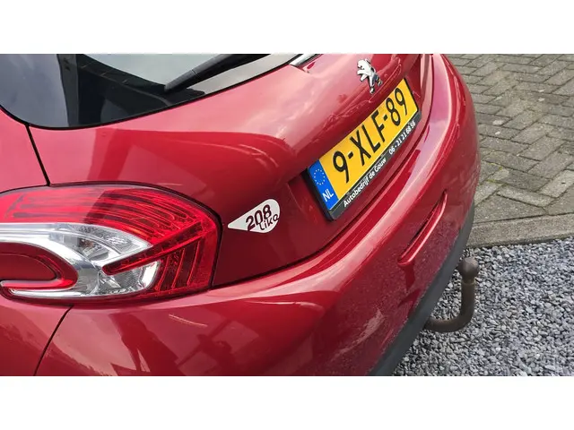 Peugeot 208 1.0 VTi LIKE 2014 Benzine 12