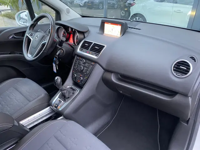 Opel Meriva 1.4 Blitz 2016 Benzine 32