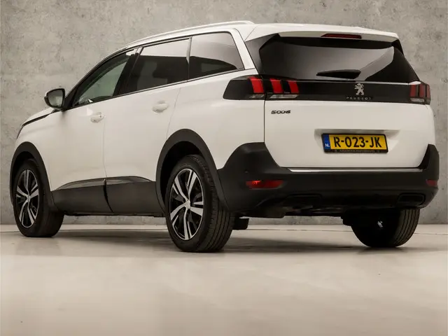 Peugeot 5008 1.2 PureTech Sport 7 Persoons 2018 Benzine 3