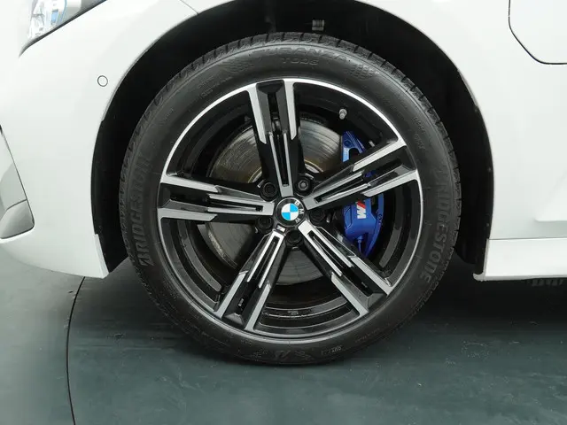 BMW 3 Serie Touring 330e 2025 Hybride Benzine 32