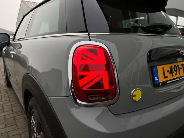 MINI Electric Mini Essential 33 kWh 2021 Elektrisch 23
