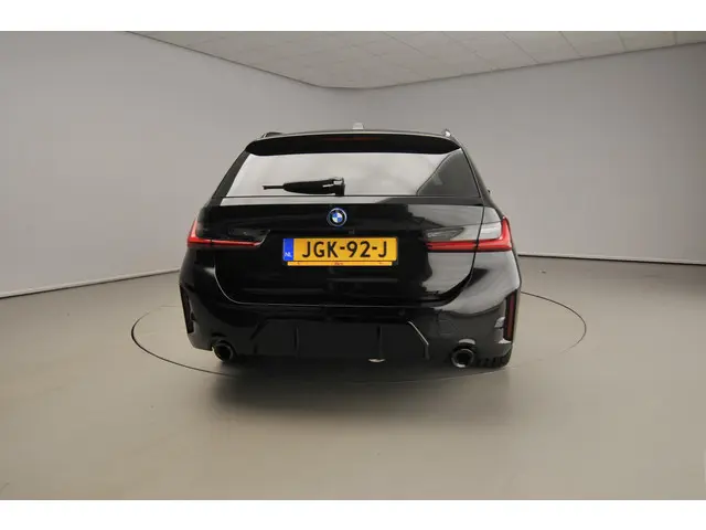 BMW 3 Serie Touring 330e 2025 Hybride Benzine 6