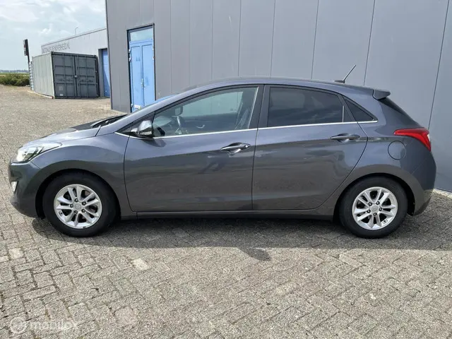 Hyundai i30 1.6 GDi GO! TREKHAAK 2018 Benzine 2