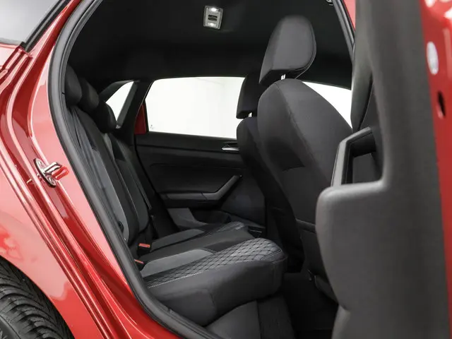 Volkswagen Polo 1.0 TSI 95pk DSG R-Line 2023 Benzine 12