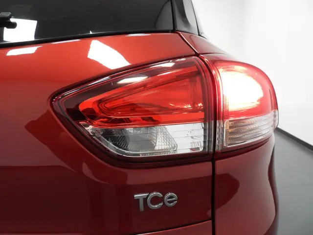 Renault Clio Estate 0.9 TCe Limited 2016 Benzine 24