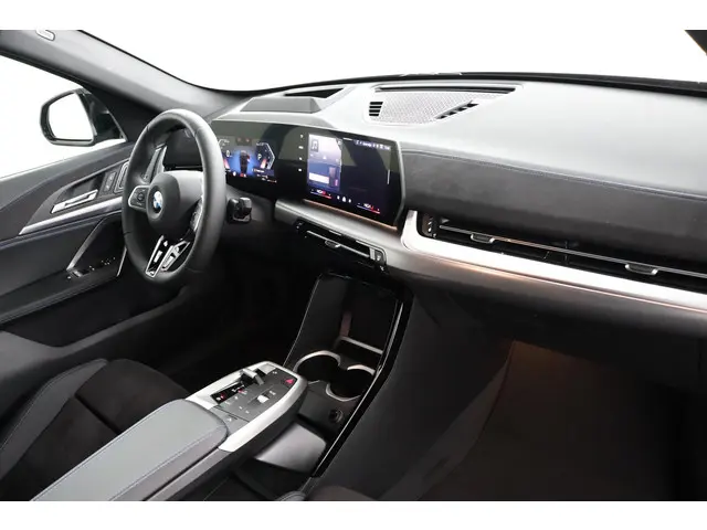 BMW X1 xDrive23i 2026 Benzine 77