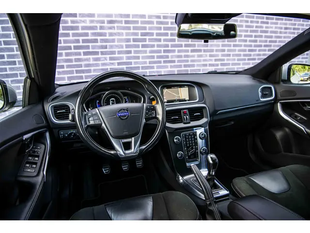 Volvo V40 1.6 T3 R-Design 2015 Benzine 11