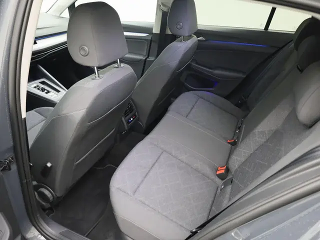 Volkswagen Golf 1.0eTSI/110PK Life DSG 2023 Benzine 19