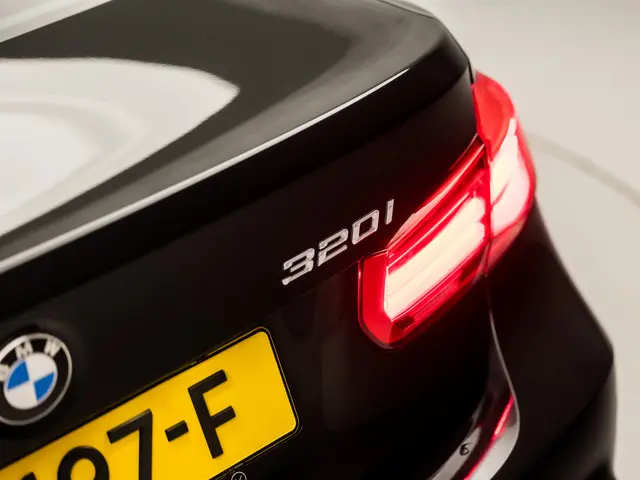 BMW 3 Serie 320i M Sport High Executive 2018 Benzine 29