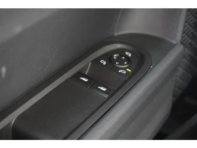 MINI 3-Deurs Cooper C 2024 Benzine 36