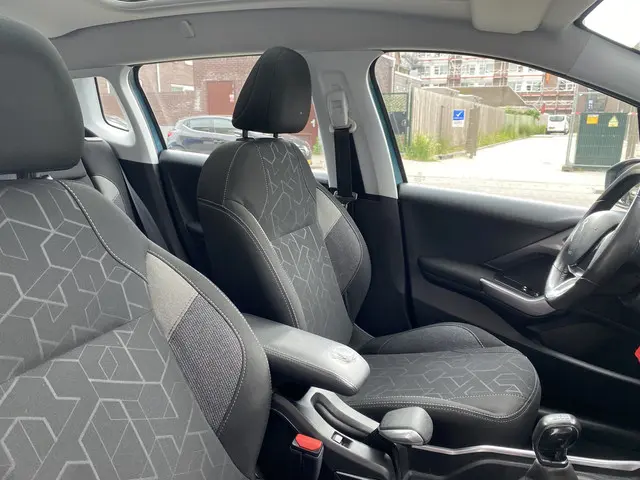 Peugeot 2008 1.2 PureTech Blue Lion 2017 Benzine 10